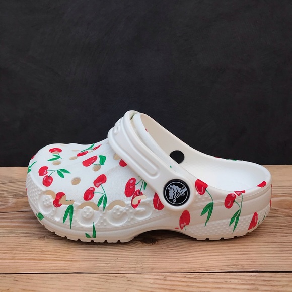 Crocs Baya Graphic Clog - Picture 2 of 16